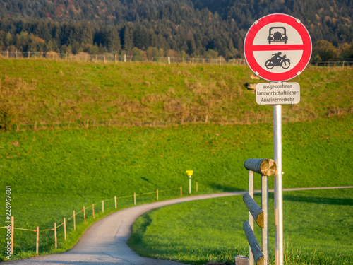 Fahrverbot ausgenommen landwirtschaftliche Fahrzeuge photo