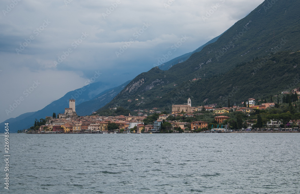 Veduta panoramica di Malcesine sul lago di Garda