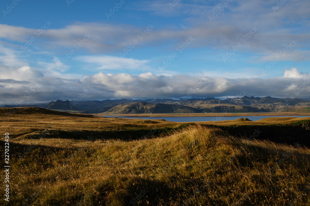 Einsame Landschaft in Island - Bergpanorama