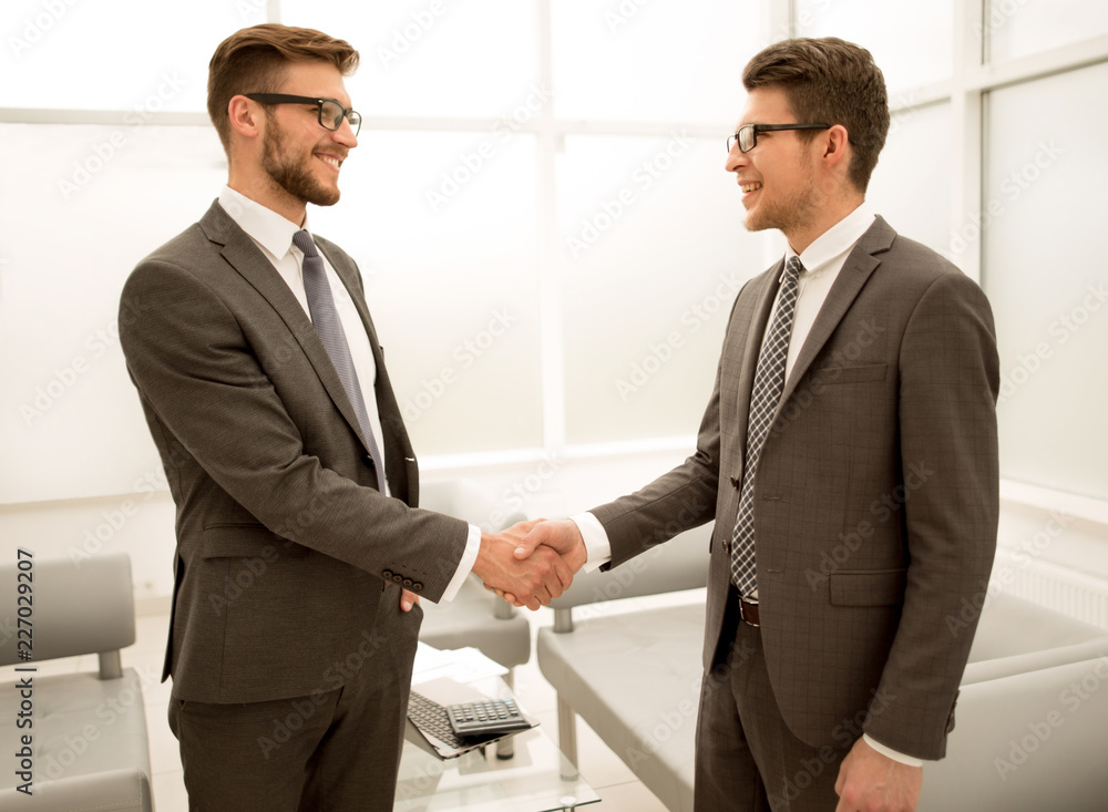 close up.handshake business people in a modern office close up.handshake business people in a modern office