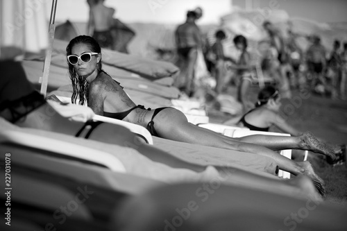 Femme plage Cannes