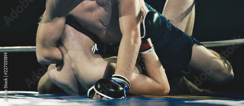 Foto MMA fighters on ring