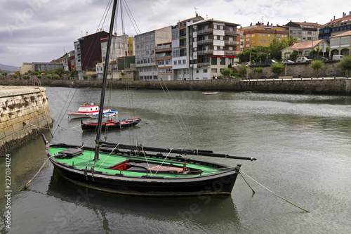 Vista de puerto marítimo de Rianxo en Galicia photo