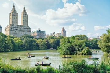 Canvas schilderij Central Park Eldorado Building vanuit Central Park  © Agnieszka Gaul