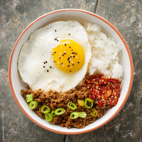 Koreanische Sojabeef-Bowl - Korean Soy Beef Bowl photo