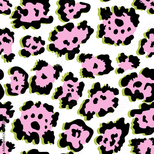 Seamless leopard fur pattern. Vector animal skin background.