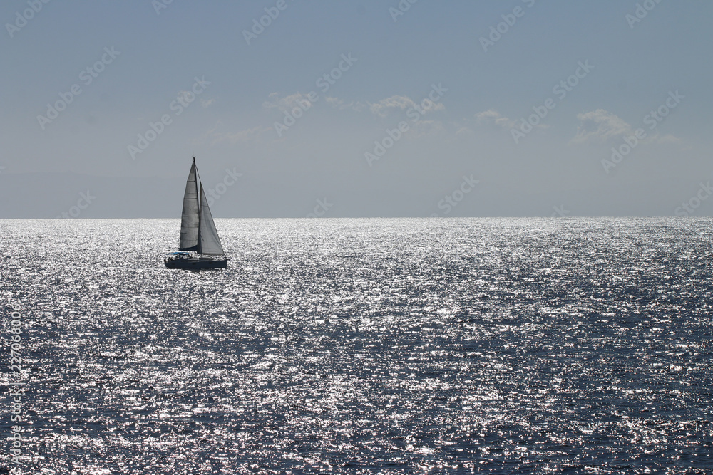 Segelboot im Mittelmeer Korsika