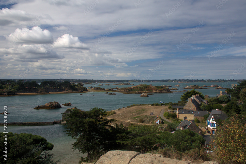 Fototapeta premium Blick von der Kapelle Saint Michel auf der Ile de Brehat