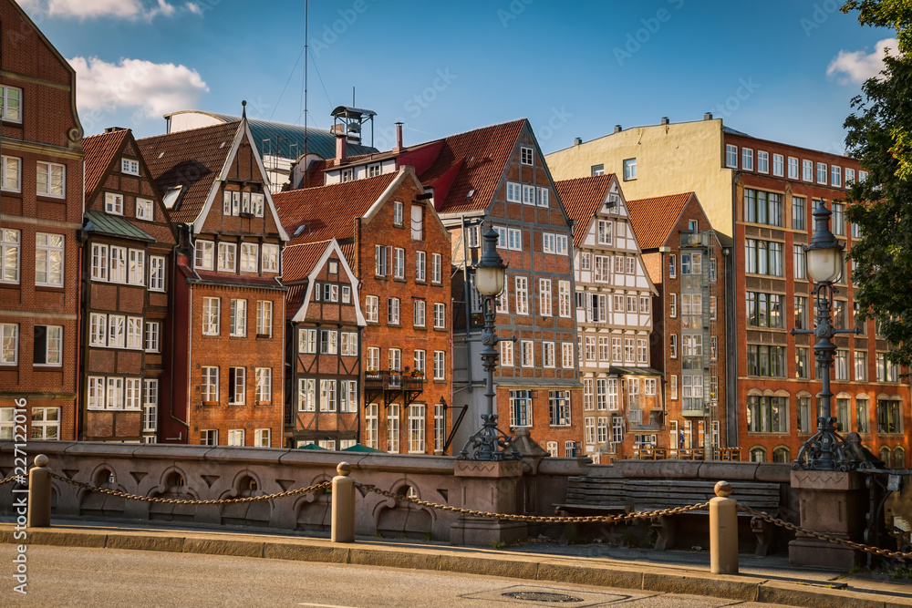 Historische Häuserzeile am Nikolaifleet in der Hamburger Altstadt