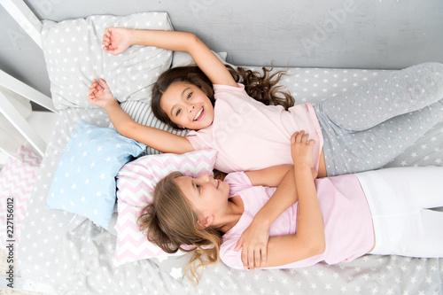 Принти на полотні Invite friend for sleepover