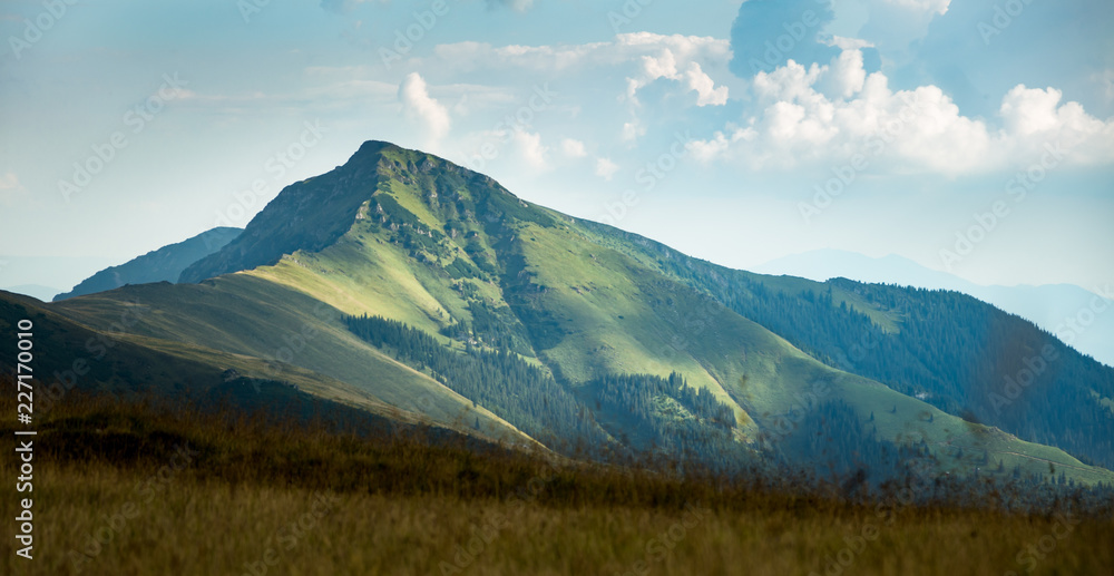 Obraz premium Hiking in Rodnei