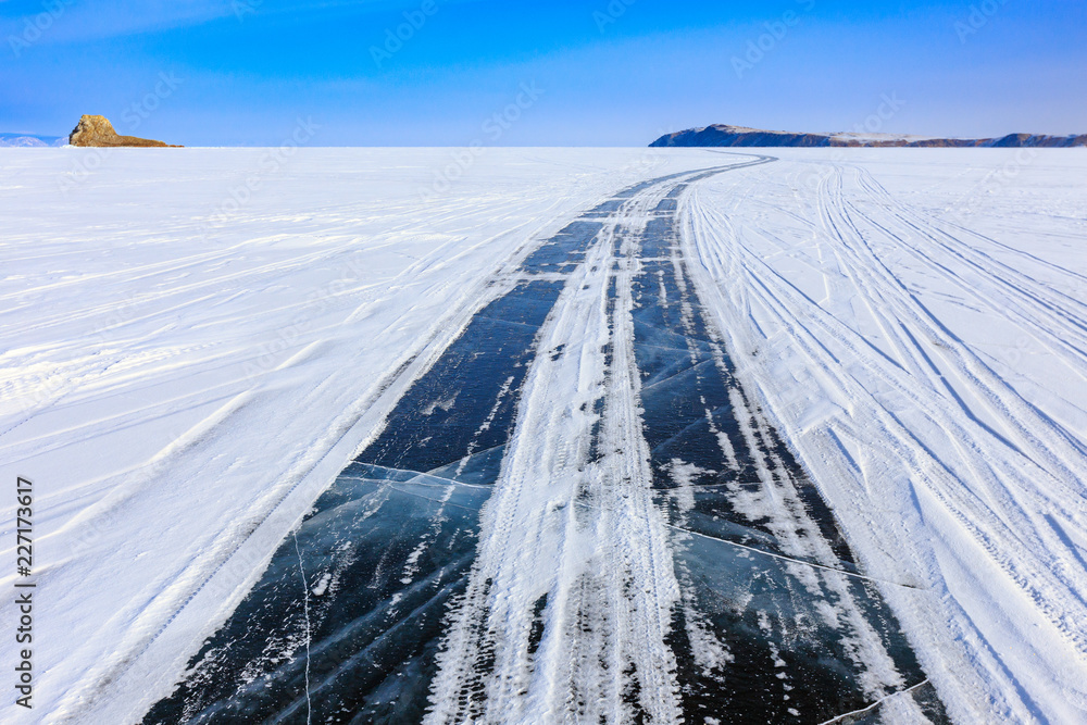 Obraz premium Ice road at Lake Baikal in winter, Russia.