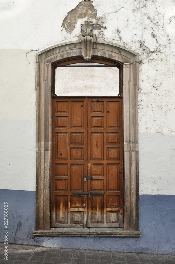 Colonial style Mexican old wooden door in Guanajuato Mexico Stock Photo |  Adobe Stock