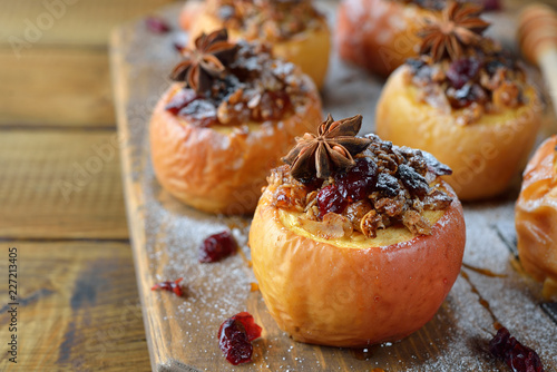 Baked apples with spices