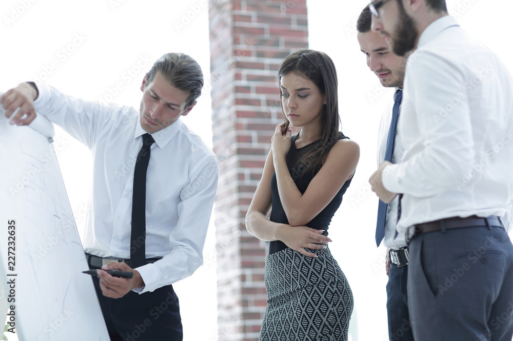 Manager makes a presentation to colleagues . Manager makes a presentation to colleagues .