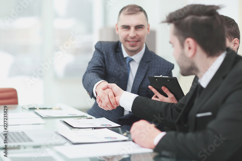 Wallpaper Mural handshake trading partners at the Desk in the office Torontodigital.ca