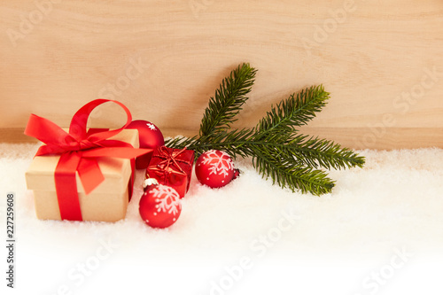 Weihnachten Hintergrund mit Geschenk und Deko