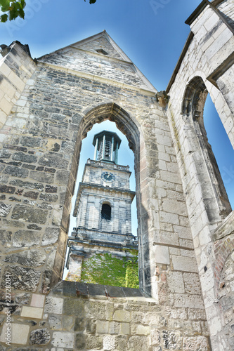 Kirchturm durch Kirchenfenster - Mahnmal Kirche - Aegidienkirche Hannover