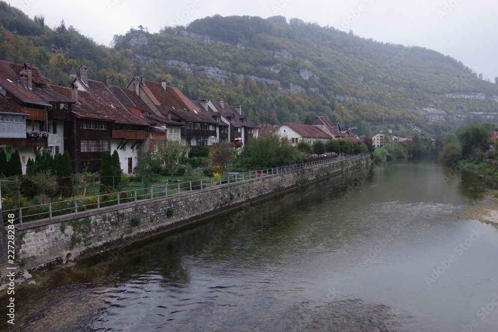 Blick auf St. Ursanne und den Fluss Doubs Blick auf St. Ursanne und den Fluss Doubs