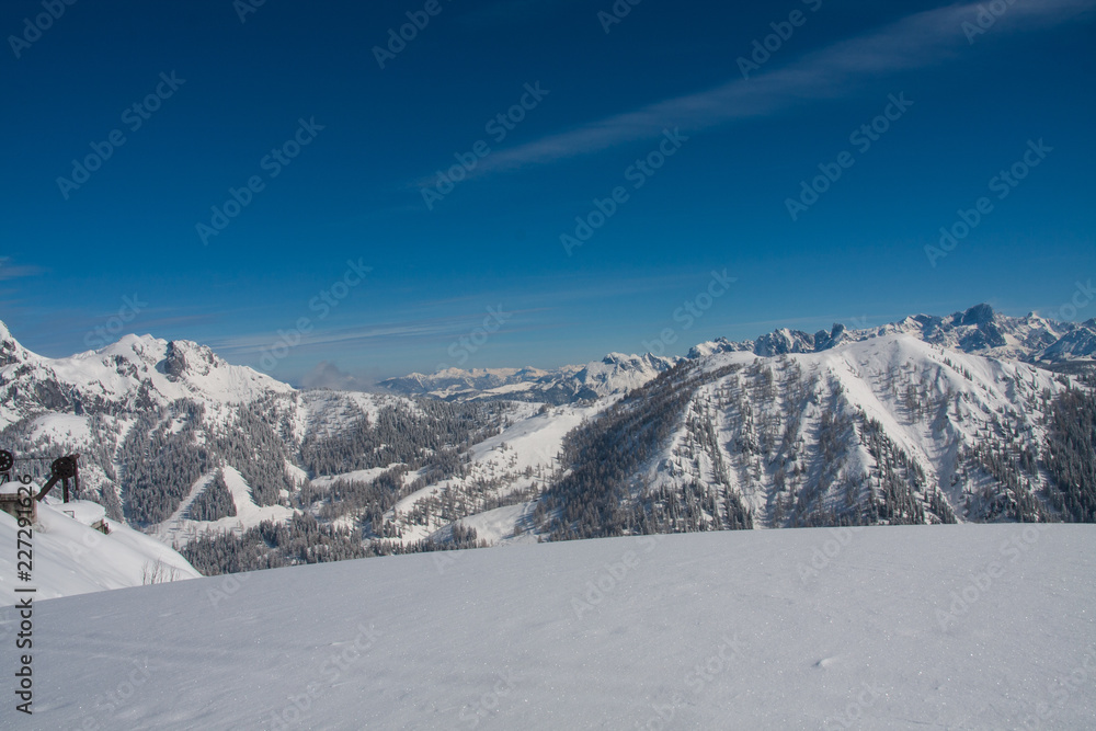 Winterlandschaft mit Alpenpanorama Winterlandschaft mit Alpenpanorama
