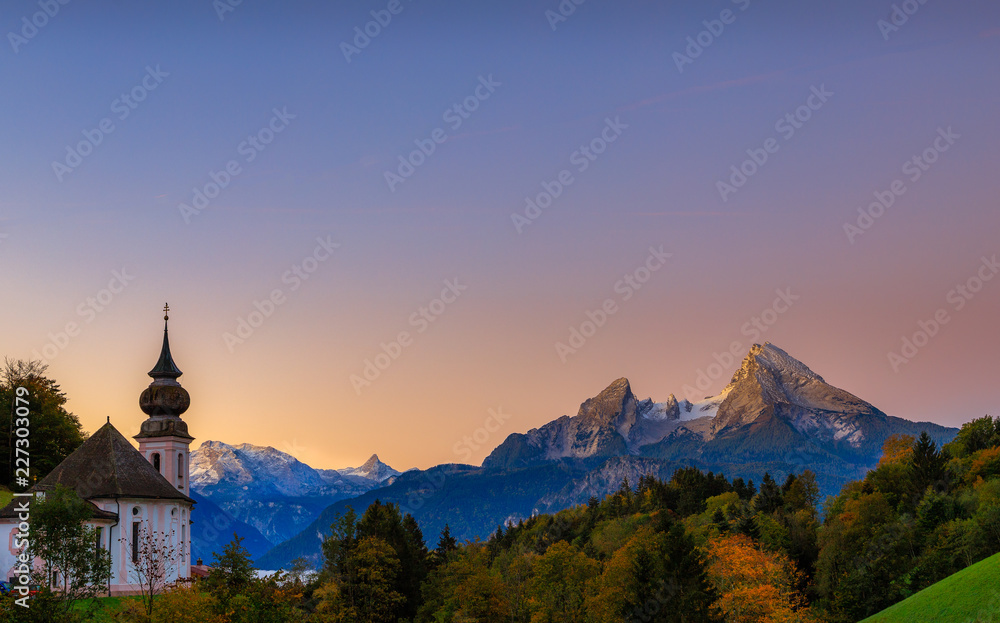 Sonnenaufgang in Berchtesgaden im Herbst