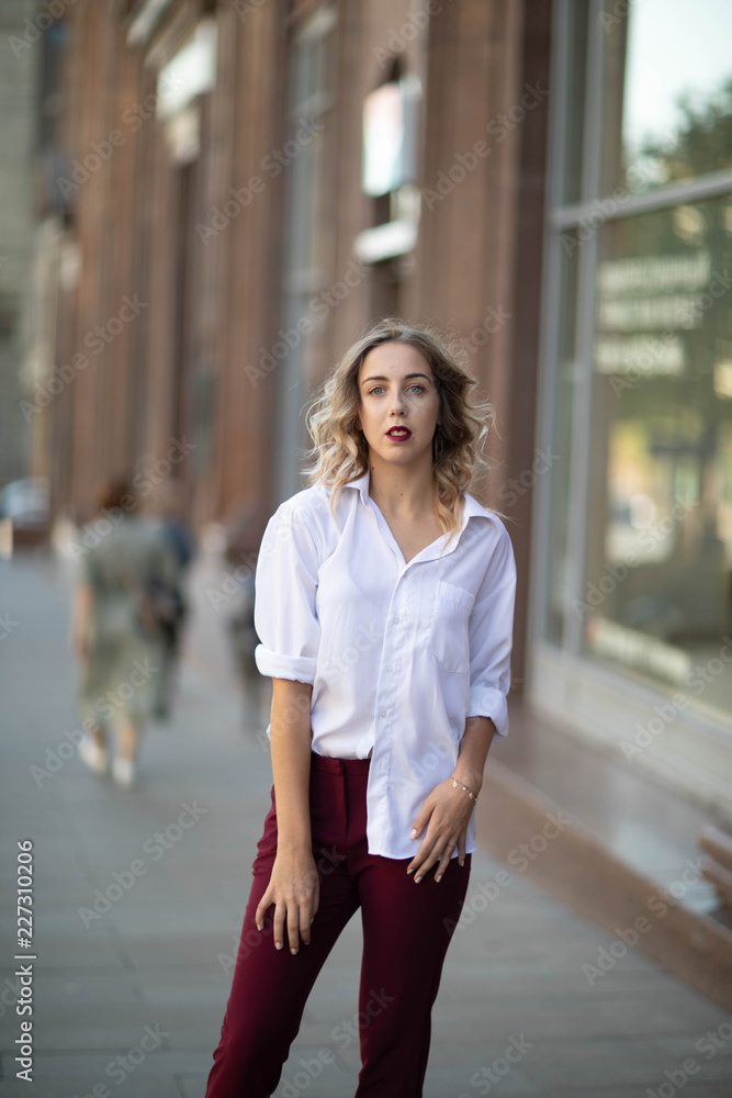 Street photo shoot with a wonderful girl.Photo shoot in Moscow in a beautiful hearth. Street photo shoot with a wonderful girl.Photo shoot in Moscow in a beautiful hearth.