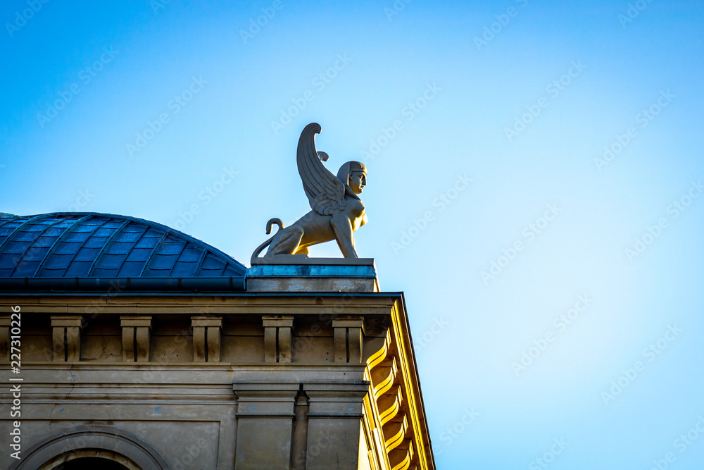Ταπετσαρία One of the statues on the roof of the Royal Theater in Copenhagen