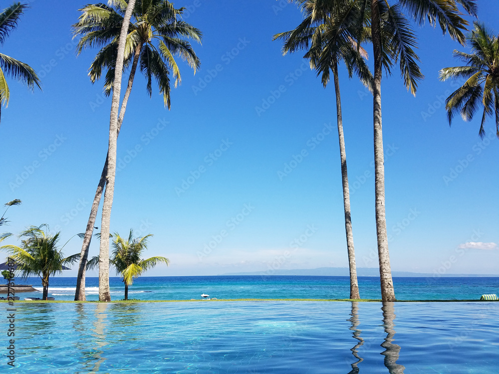 Naklejka premium Infinity pool in Bali, Indonesia