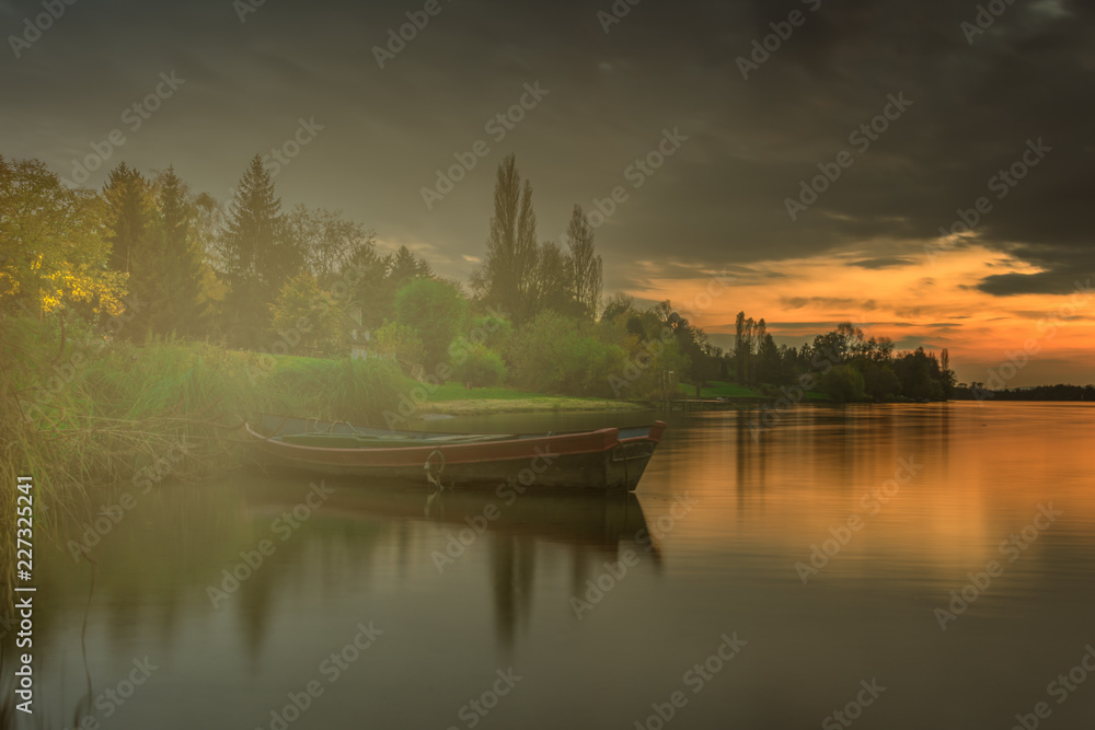 Obraz premium A Lonely Boat