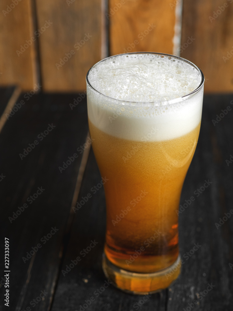 Cold nitrogen beer with a large foam cap Cold nitrogen beer with a large foam cap