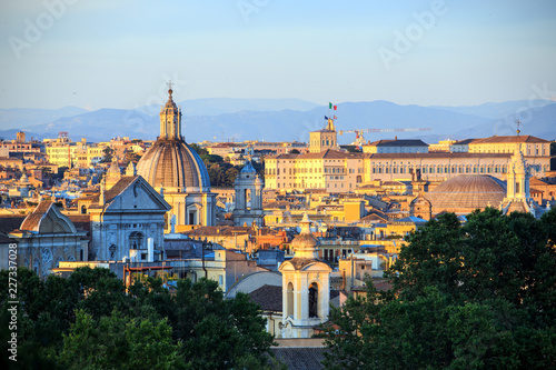 Rome sous la lumière du coucheur du soleil