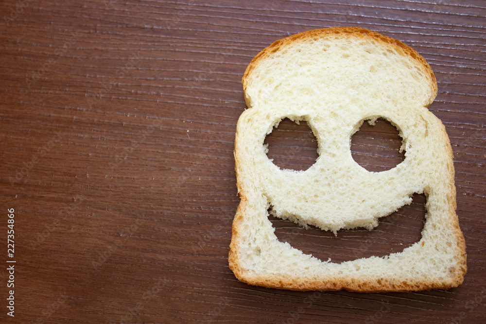pão de forma com sorriso