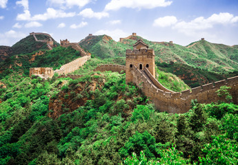 Leinwandbilder Chinesische Mauer Jinshanling Mauer mit grünen Bäumen  © Rosana