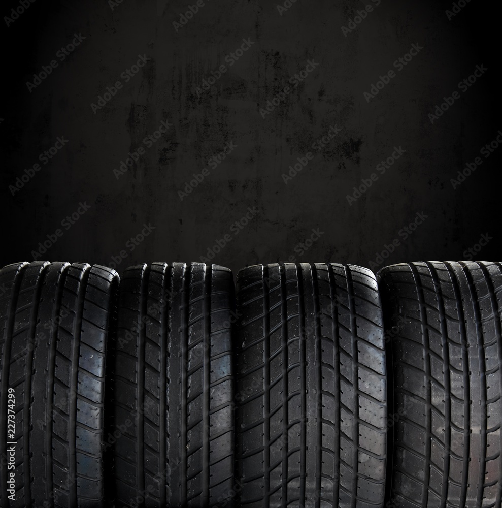 Obraz premium Stapel aus vier Autoreifen