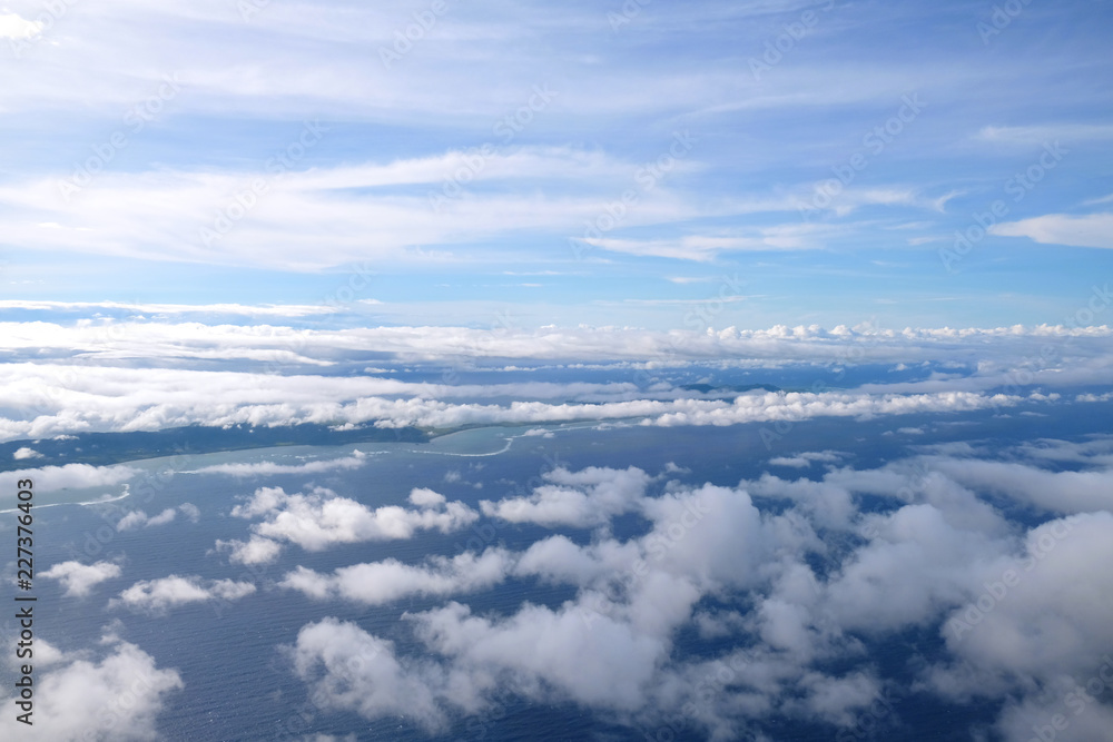 飛行機から見えるうろこ雲