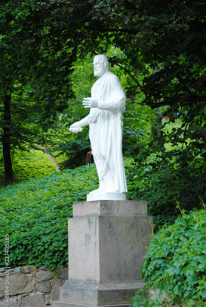 Obraz premium Statue of Euripides in the park Sofiyivka
