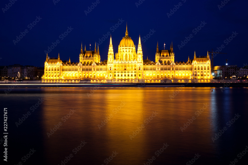 Obraz premium travel and european tourism concept. Budapest, Hungary. Hungarian Parliament Building over Danube River illuminated at night.