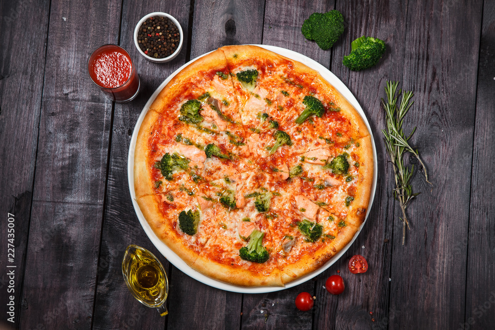 italian pizza with cheese italian pizza with cheese