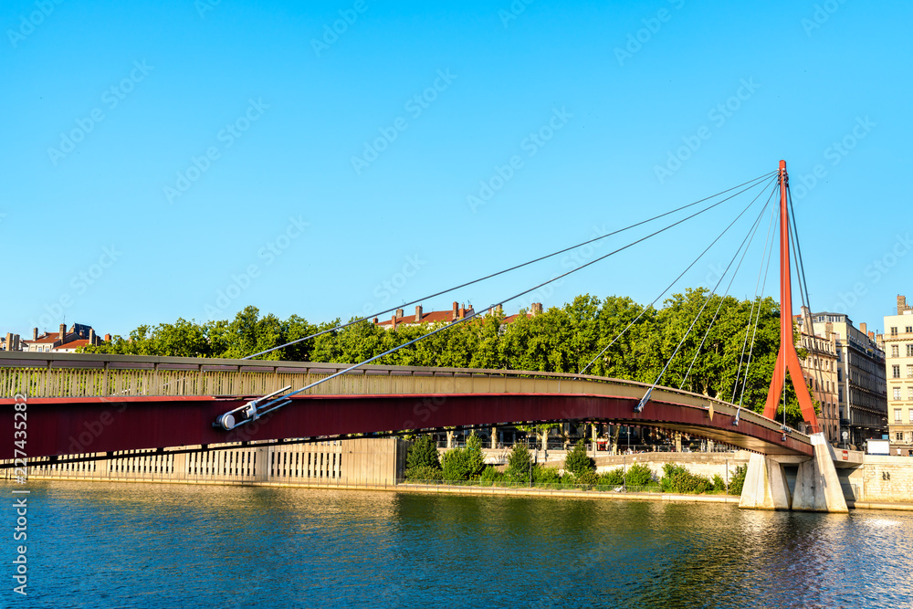 Obraz premium Palace of Justice Footbridge over the Saone river in Lyon, France