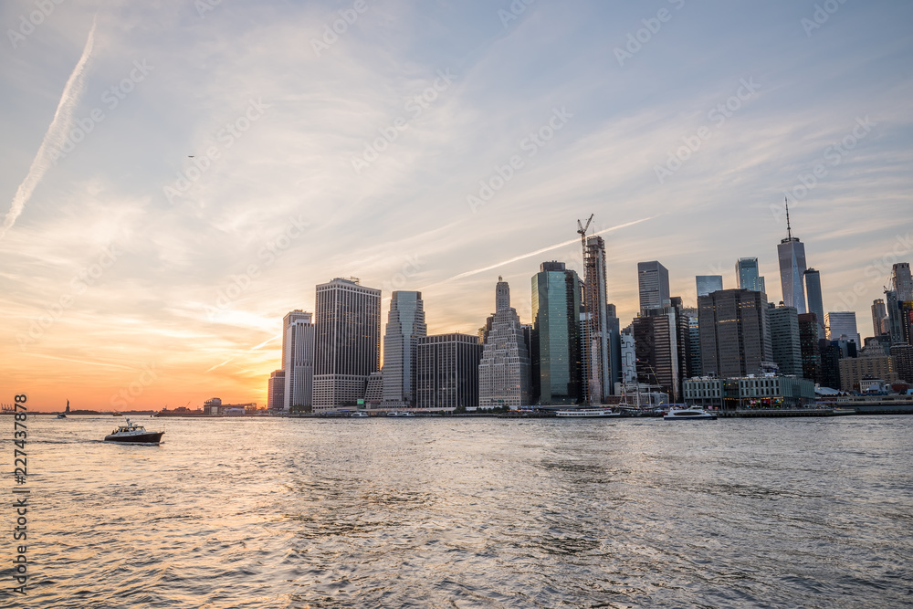 Naklejka premium View of the city of New York and the bay at sunset. New York. 