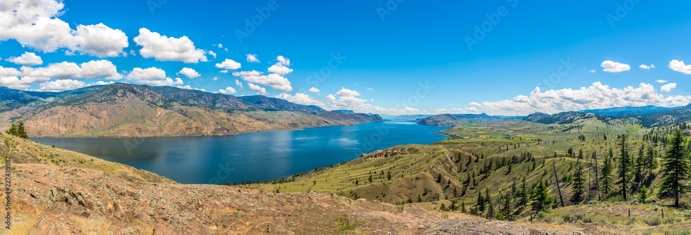 Fototapeta premium Panoramic view at the Kamloops lake in British Columbia - Canada