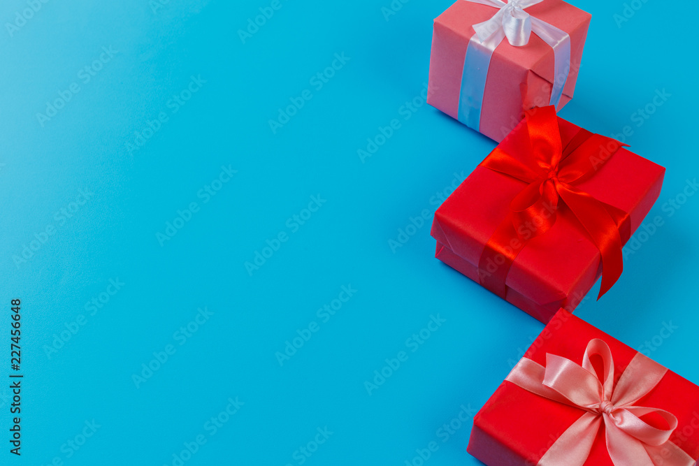 Fototapeta premium gift box on color background