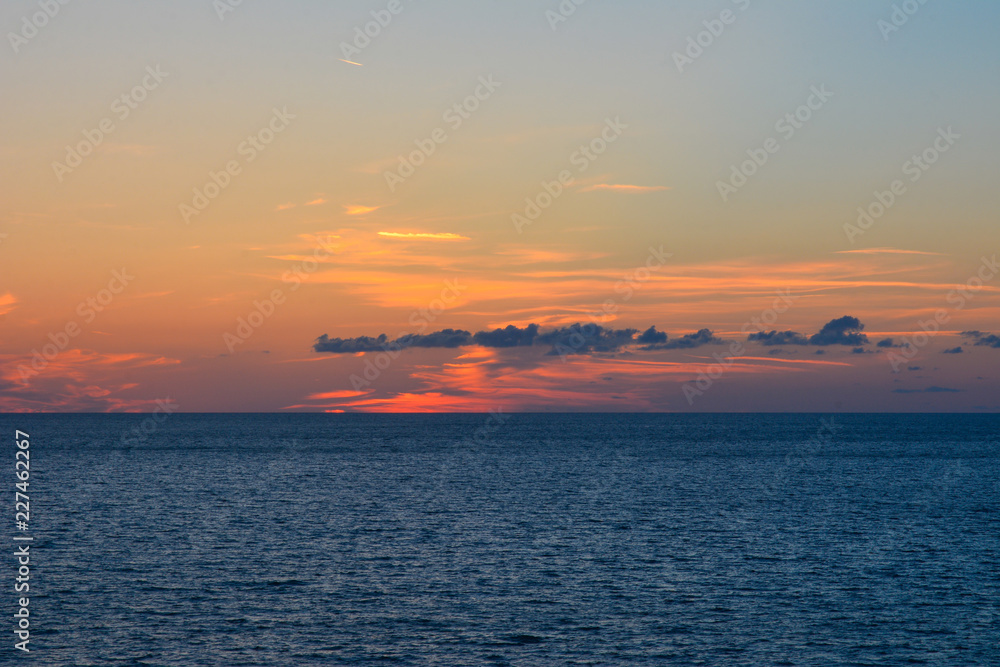 Naklejka premium sunset over sea