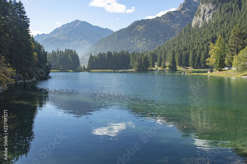 Arnisee, ob Amsteg, Uri, Schweiz photo