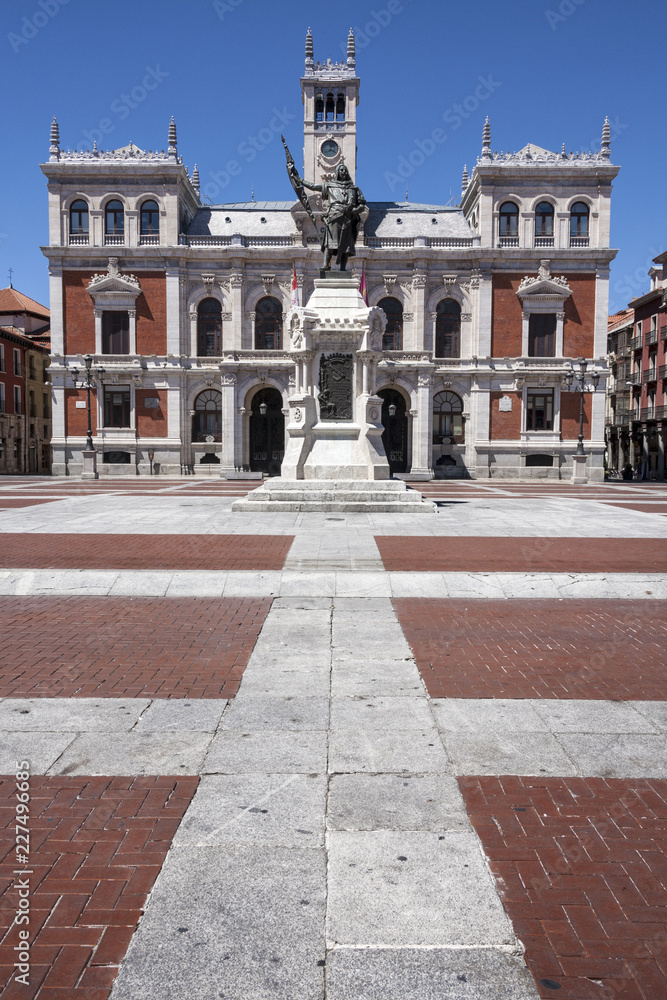 Plaza Mayor de Valladolid y estatua del conde Pedro Ansúrez