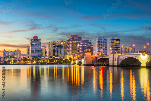 Fototapeta Naklejka Na Ścianę i Meble -  West Palm Beach Florida Skyline