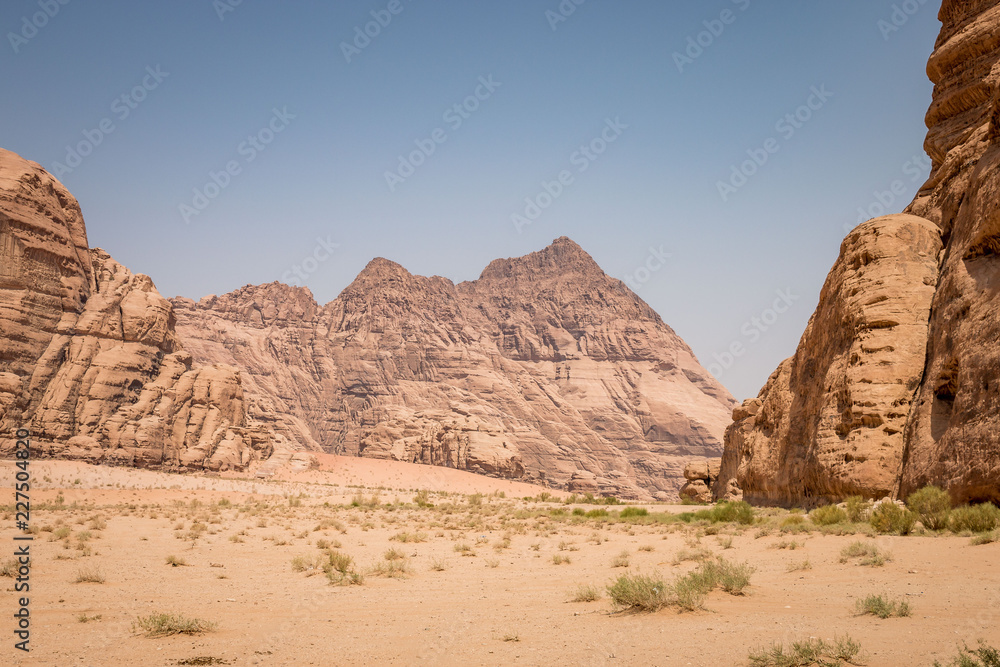 Paysage du Désert en Jordanie Voyage sable et montagne Paysage du Désert en Jordanie Voyage sable et montagne