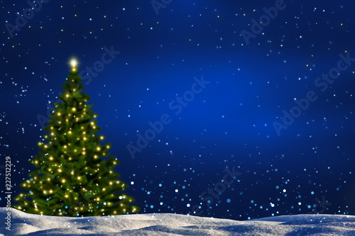 unscharfer weihnachtsbaum in der nacht © winyu