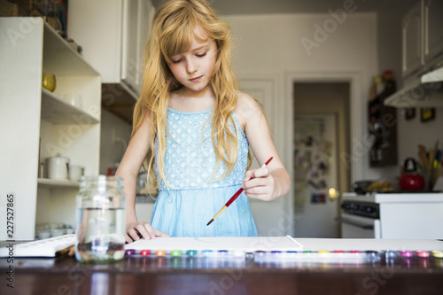 Canvastavla Girl painting in kitchen