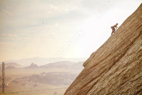 Εκτύπωση καμβά Woman climbing mountain